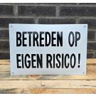 Veiligheids bord Betreden op eigen risico